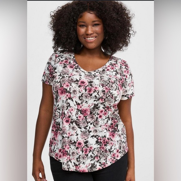 Torrid Tshirt - Heritage Slub V-Neck Floral Pocket Tee, Size 3 (22-24) NWT - Picture 2 of 7